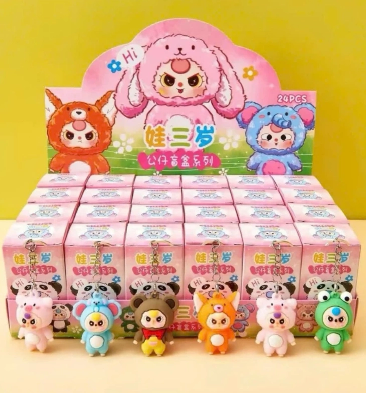 Baby Three Hộp mù móc khóa